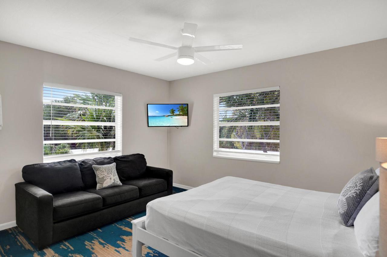 Seascape & Marina Motel 3*